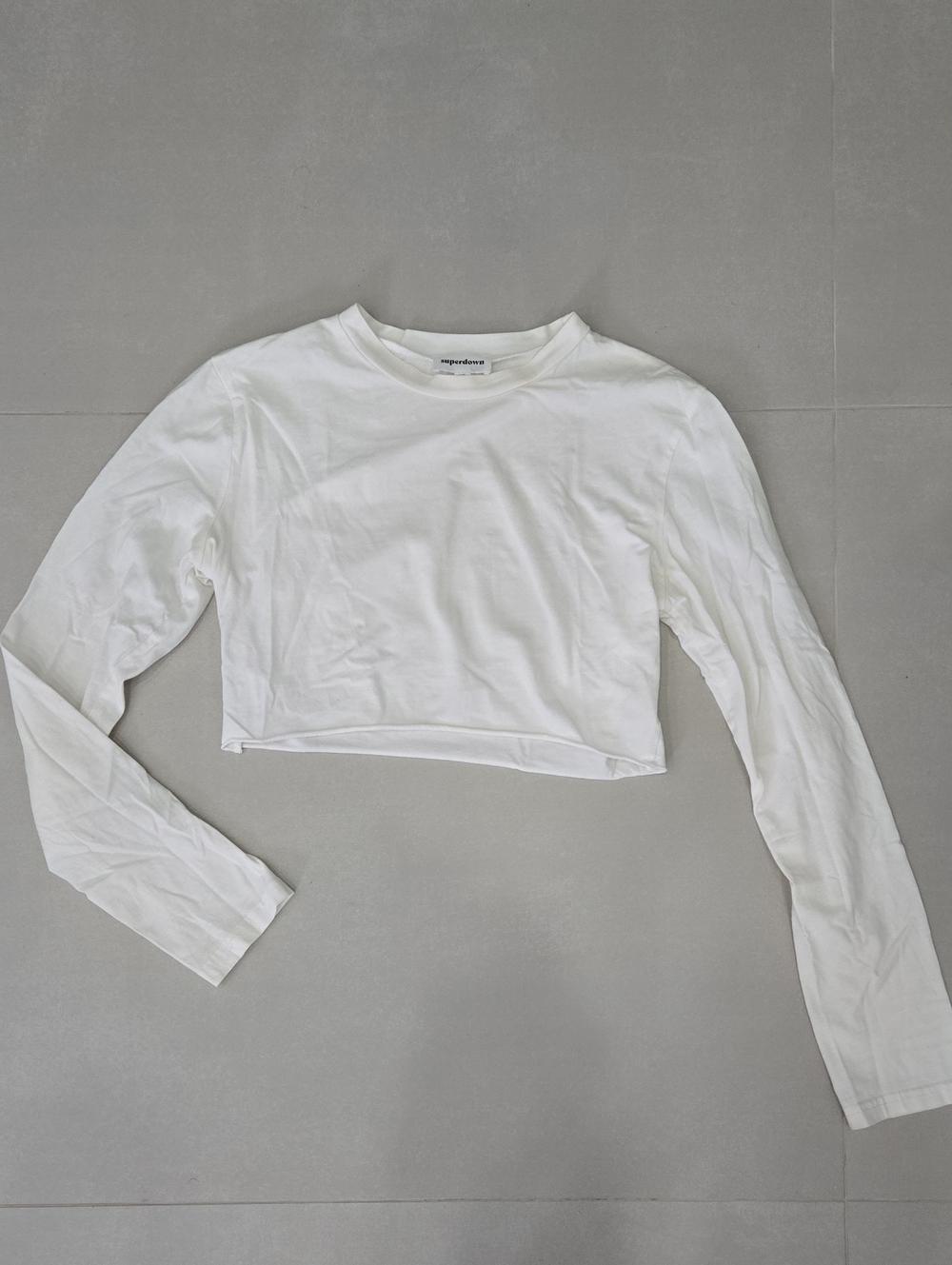 Superdown White Crewneck Cropped Long Sleeve Tee Size XS